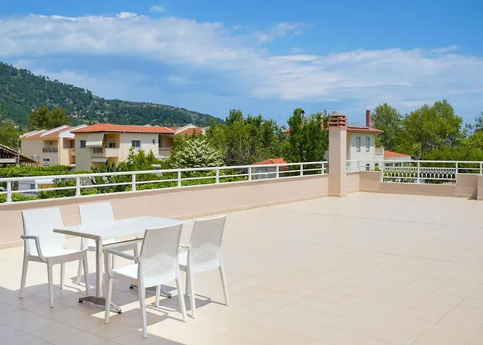 Elena * Chrisi Ammoudia