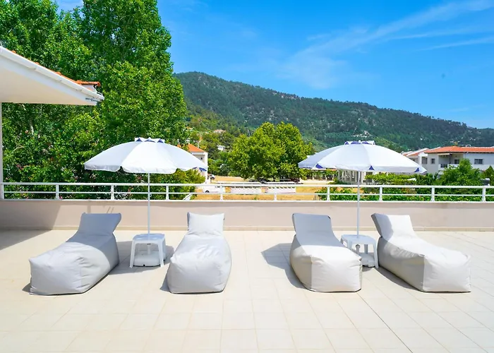 Elena * Chrisi Ammoudia